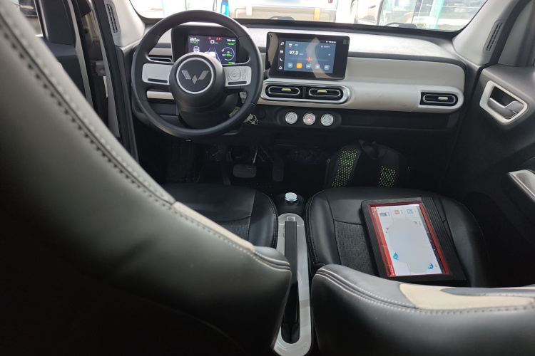 五菱汽车 宏光MINIEV 2024款 第三代 215km 进阶版中控内饰7002