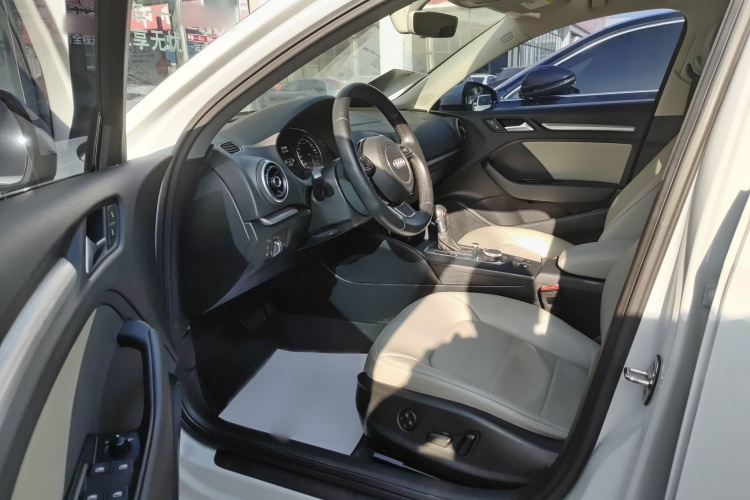 奥迪A3 2016款 Limousine 35 TFSI 领英型中控内饰7002