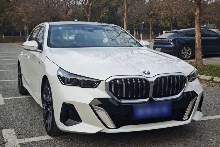 宝马5系 2024款 530Li 尊享型 M运动套装车身外观6001