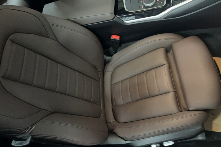 宝马3系 2020款 325Li 首发版局部细节41