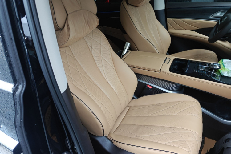 腾势D9 2024款 DM-i 980 四驱尊荣型局部细节41