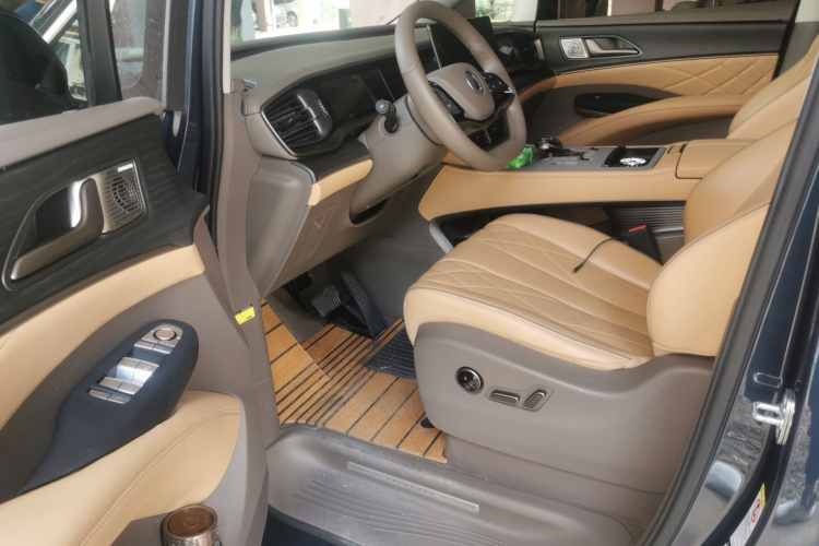 腾势D9 2022款 DM-i 970 四驱尊荣型中控内饰7003