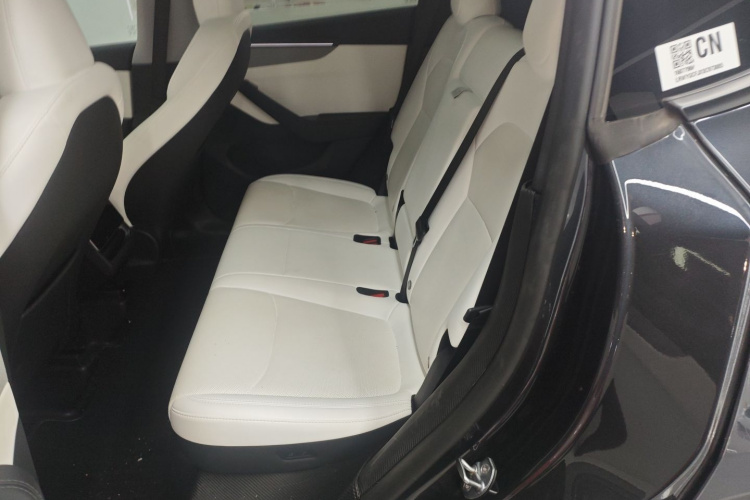 特斯拉 Model Y 2025款 后轮驱动 首发版中控内饰21