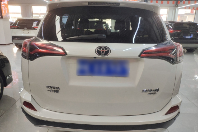 丰田 RAV4荣放 2016款 2.5L 自动四驱精英版车身外观6
