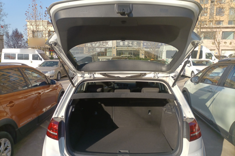 大众 高尔夫 2017款 1.6L 自动舒适百万辆纪念版局部细节23