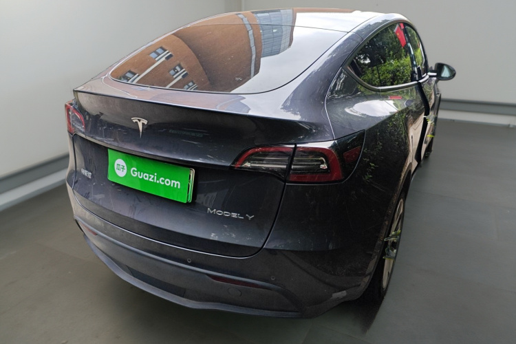 特斯拉 Model Y 2021款 长续航全轮驱动版车身外观7