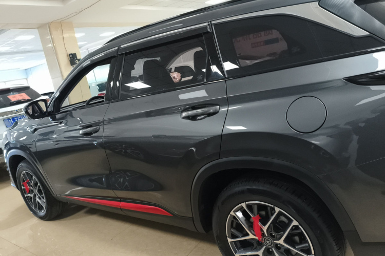 长安CS75 PLUS 2022款 第二代 1.5T 自动尊贵型车身外观4