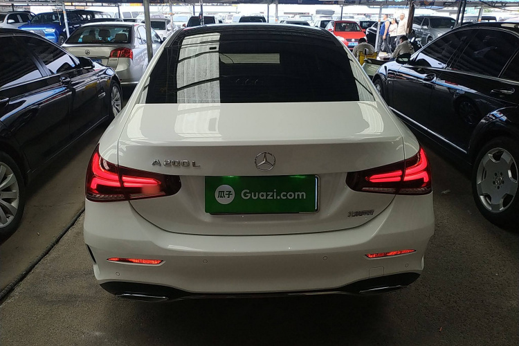 奔驰A级 2020款 改款 A 200 L 运动轿车动感型车身外观6