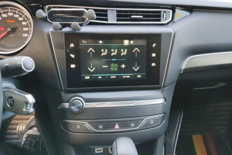 标致408 2018款 350THP 自动豪华版局部细节16