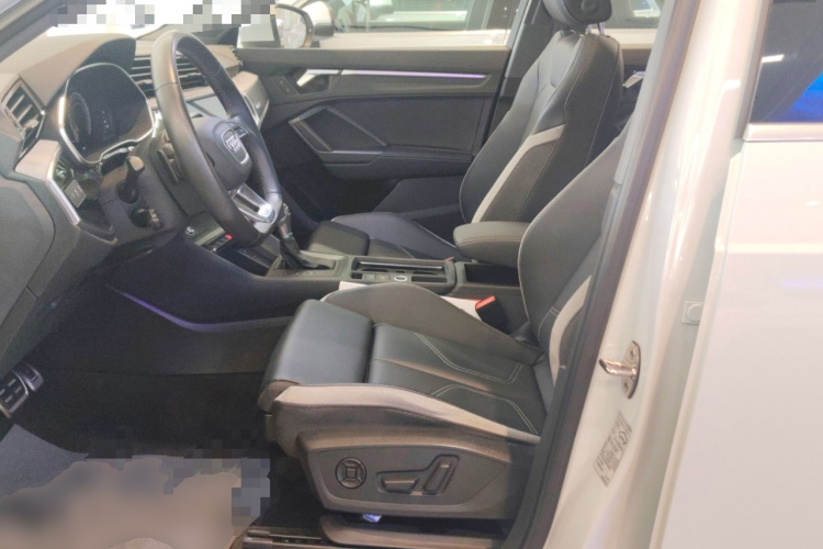 奥迪Q3 2024款 40 TFSI 时尚动感型中控内饰19