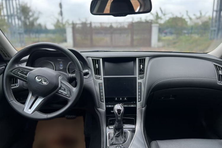 英菲尼迪Q50L 2018款 2.0T 逸享版 国VI中控内饰7007