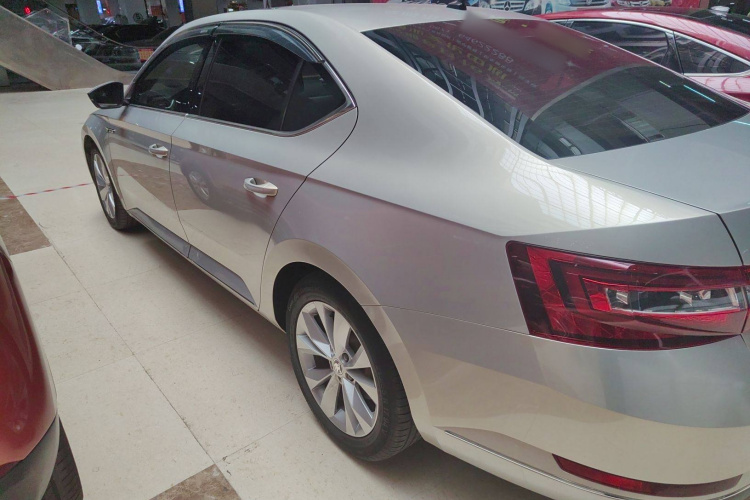 斯柯达 速派 2016款 TSI280 DSG创行版车身外观6005