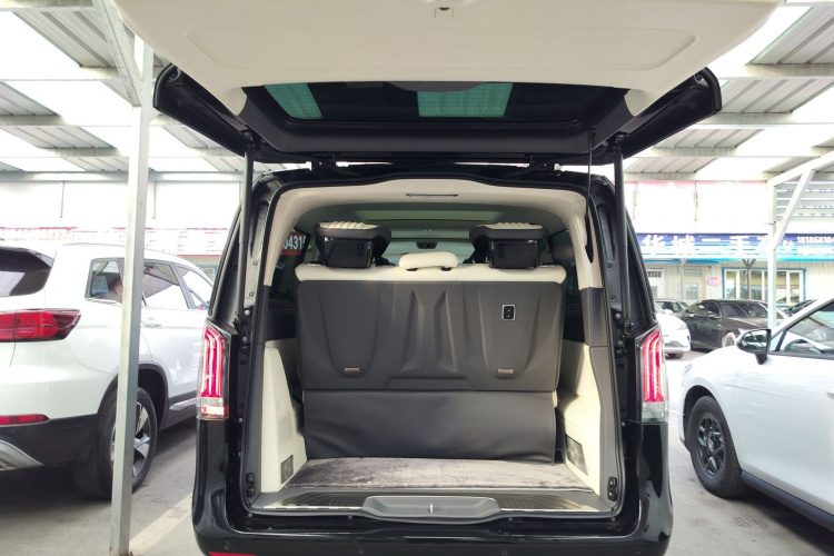 奔驰V级 2024款 V 300 L 长轴距尊贵版局部细节23