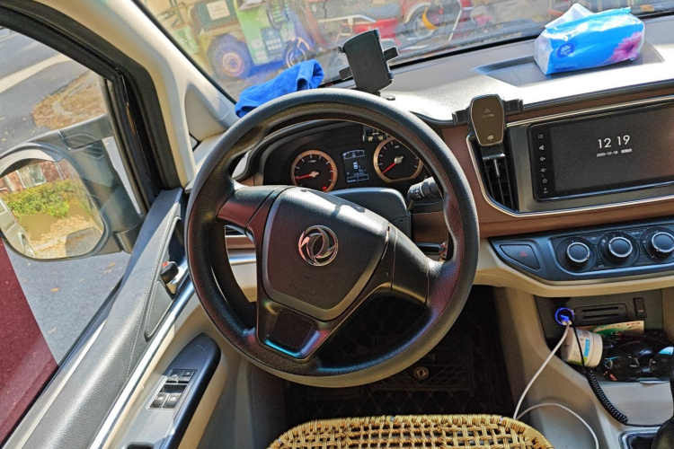 东风风行 菱智 2018款 M5L 1.6L 7座豪华型中控内饰13