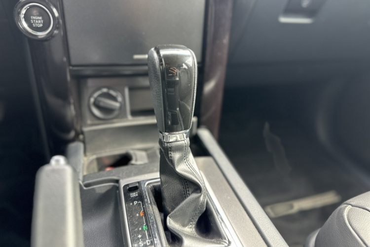 丰田 普拉多 2016款 2.7L 自动标准版中控内饰7004