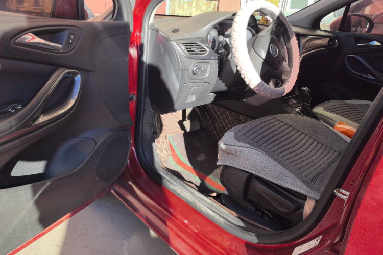 别克 威朗 2016款 两厢 15S 自动进取型中控内饰7002