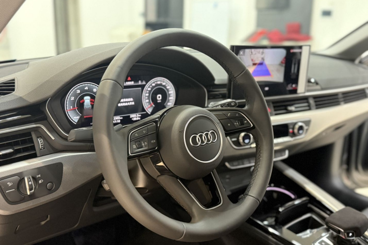 奥迪A4(进口) 2024款 Avant 40 TFSI 时尚运动型中控内饰7002