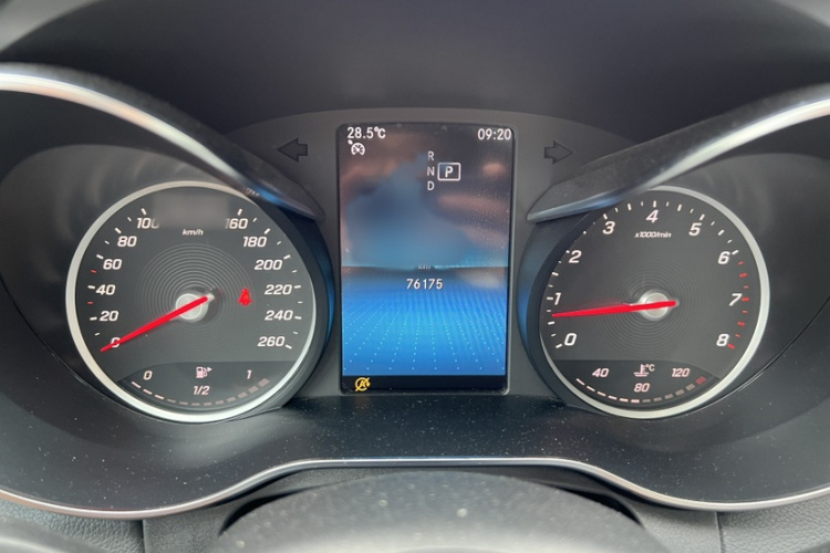 奔驰C级 2019款 C 180 L 时尚型运动版中控内饰7003