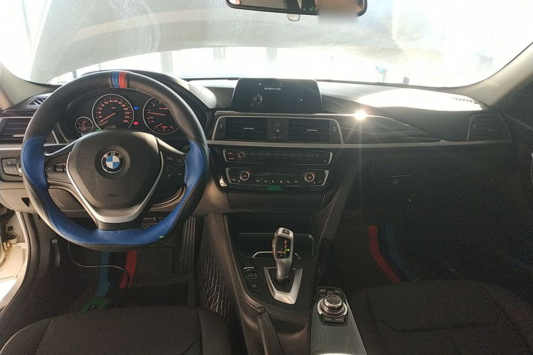 宝马3系 2016款 320Li 时尚型中控内饰12