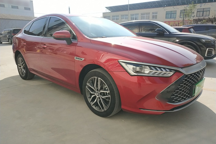 比亚迪 秦PLUS 2023款 冠军版 DM-i 120KM领先型车身外观3