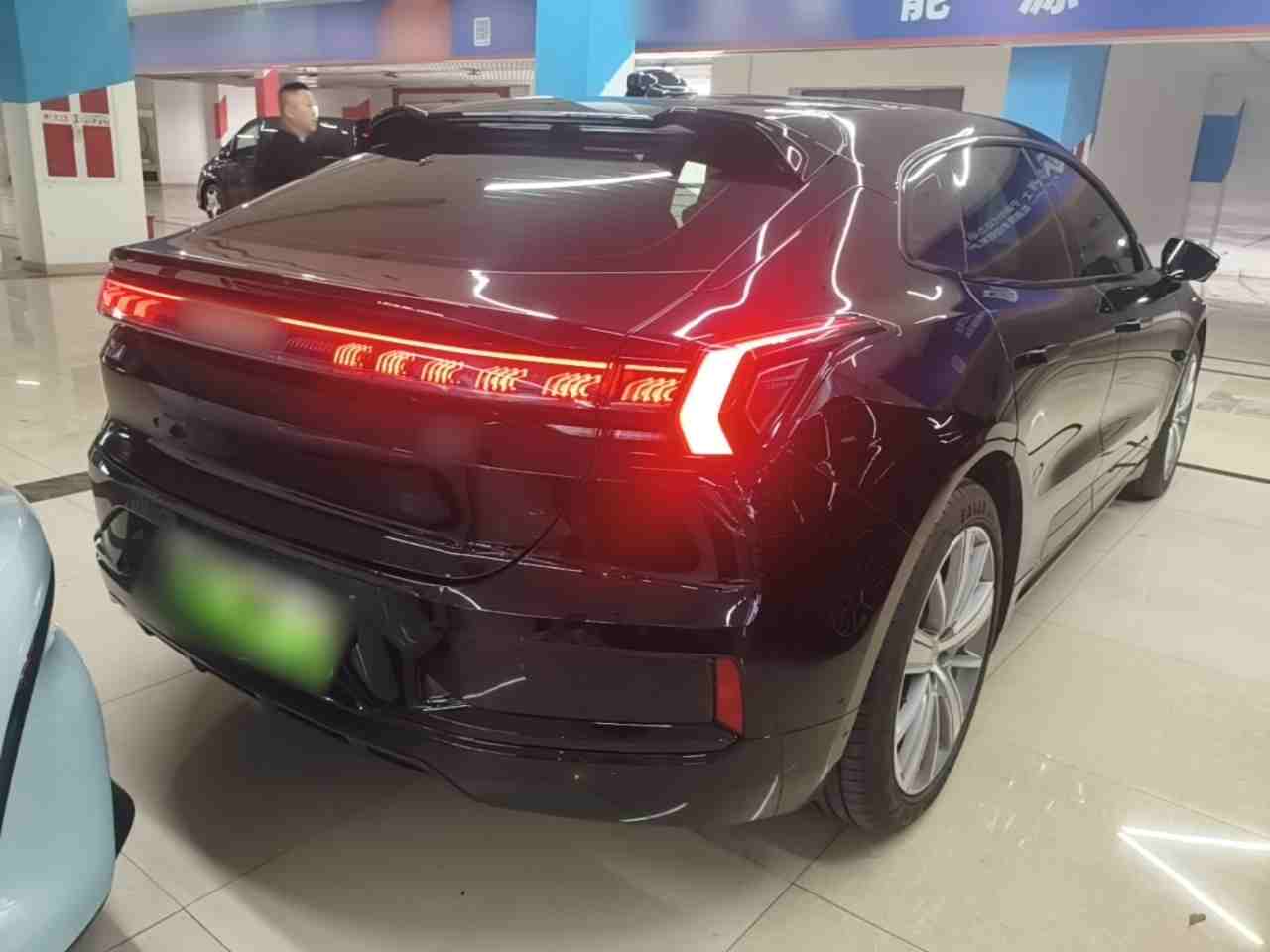 车辆右后45度外观展示