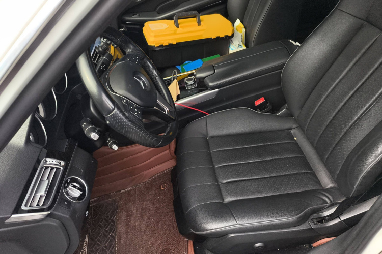 奔驰E级 2015款 改款 E 260 L 运动型局部细节19