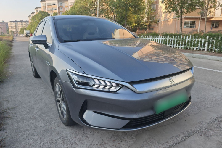 比亚迪 秦PLUS 2024款 荣耀版 EV 420KM领先型车身外观3