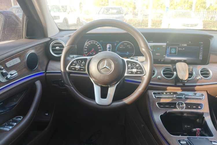 奔驰E级 2019款 改款 E 300 L 时尚型局部细节13
