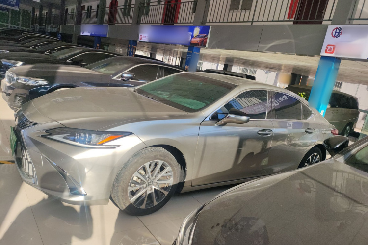 雷克萨斯ES 2023款 200 卓越版车身外观4