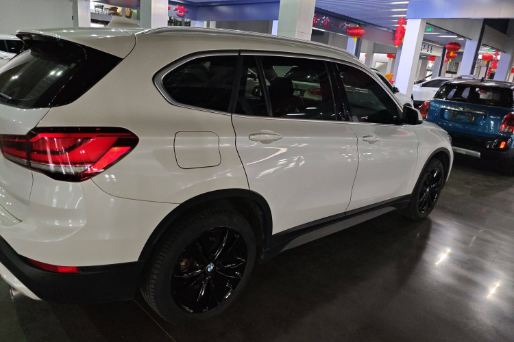 宝马X1 2020款 sDrive20Li 时尚型车身外观6007