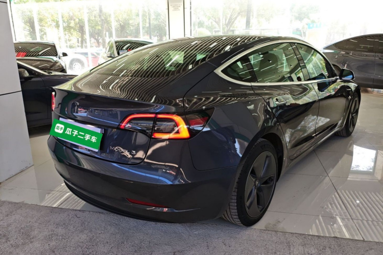 特斯拉 Model 3 2020款 长续航后轮驱动版车身外观7
