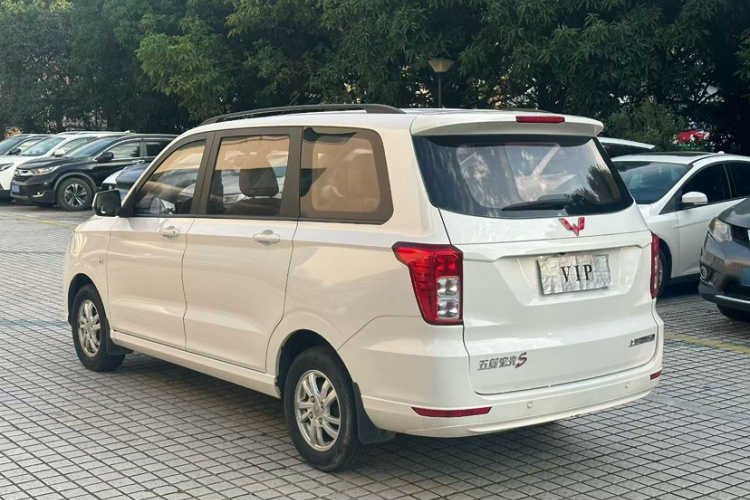 五菱汽车 五菱宏光 2018款 1.5L S舒适型L2B车身外观6004