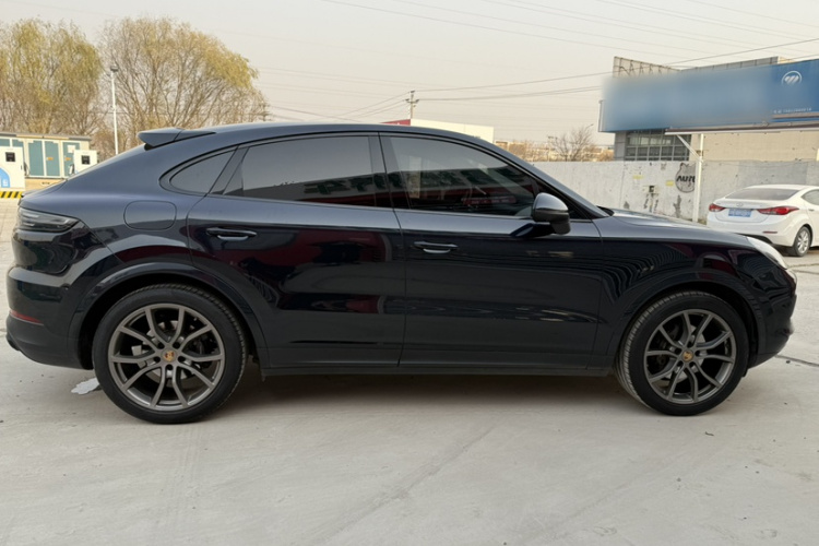 保时捷 2023款 Cayenne Coupé 3.0T 铂金版车身外观6005