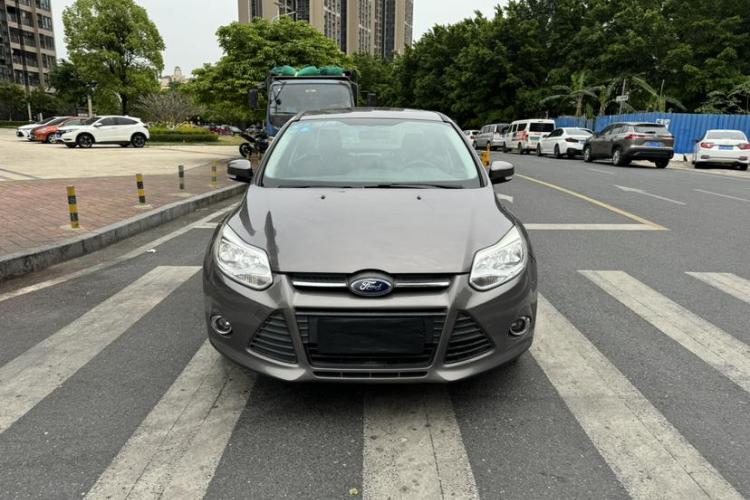 福特 福克斯 2012款 三厢 1.6L 自动风尚型车身外观6001