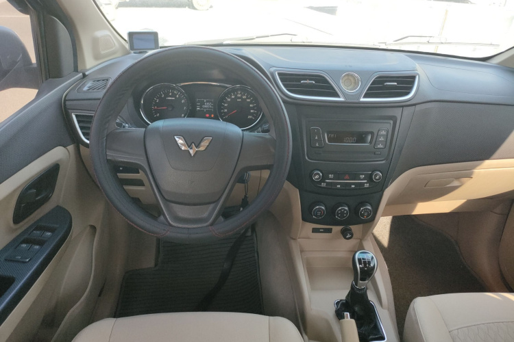 五菱汽车 五菱宏光 2015款 1.5L S1标准国V中控内饰7002