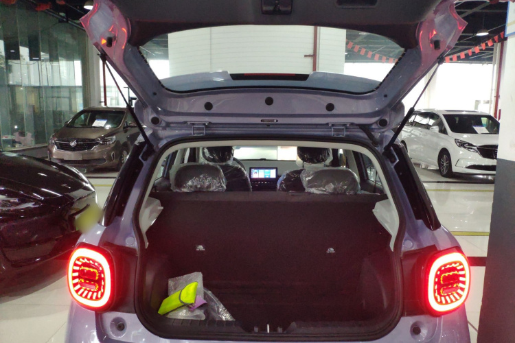 江淮钇为 钇为3 2024款 挚爱版 330km Lite机舱底盘23