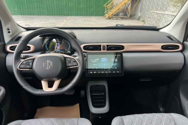 零跑汽车 零跑T03 2021款 400豪华Pro版中控内饰7004