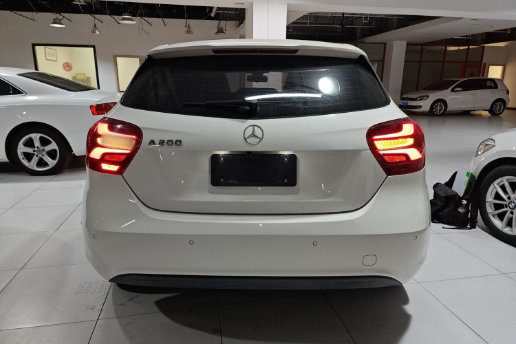 奔驰A级(进口) 2018款 A 200 动感型车身外观6004