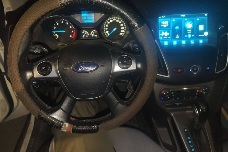 福特 福克斯 2012款 两厢 1.6L 自动风尚型局部细节13