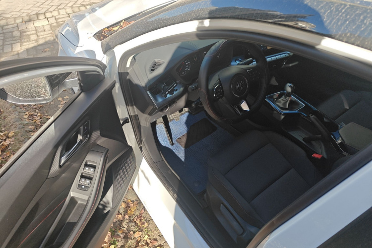 名爵 MG5 2023款 180DVVT 手动风尚版中控内饰20