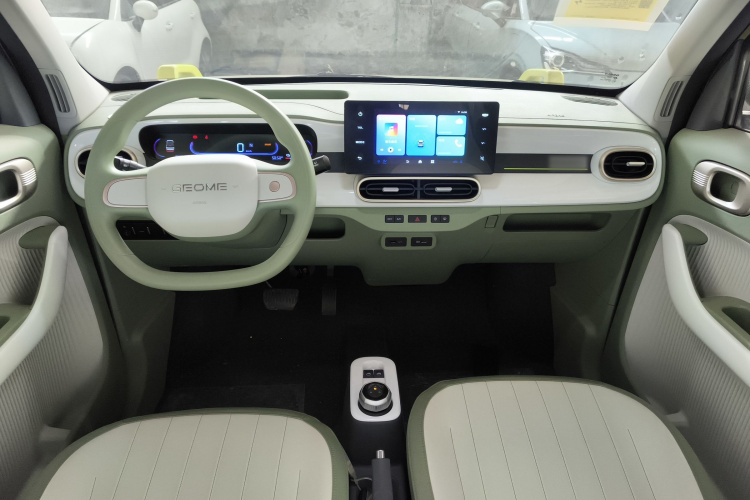 吉利银河 2025款 210km 熊猫骑士中控内饰12