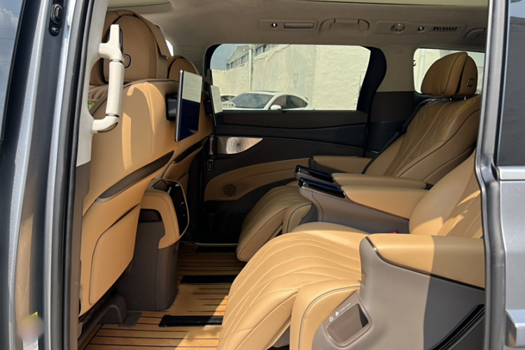 腾势D9 2022款 DM-i 970 四驱旗舰型中控内饰7004