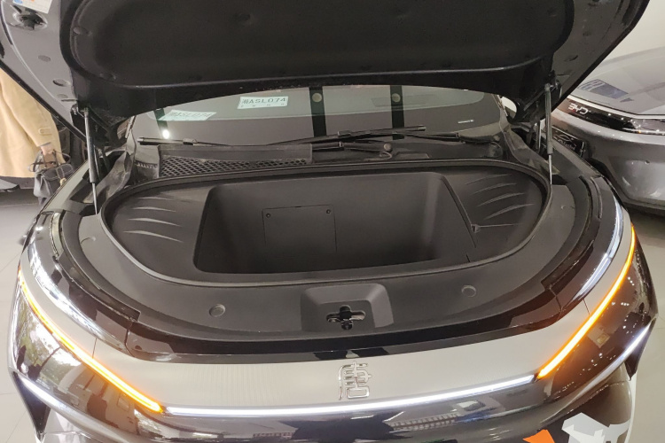 比亚迪 唐L 2025款 EV 600KM四驱激光雷达旗舰型机舱底盘24