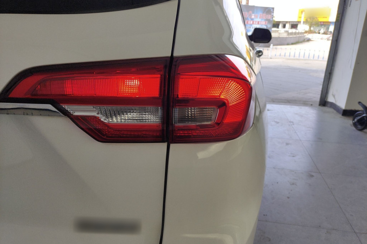 哈弗M6 2018款 改款 1.5T DCT两驱精英型车身外观9