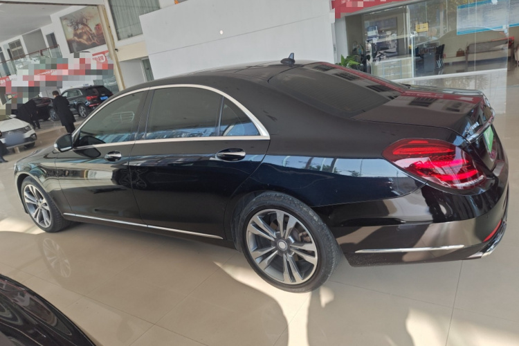 奔驰S级 2016款 S 320 L 商务型车身外观4
