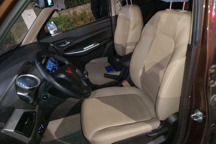 五菱汽车 五菱宏光 2021款 1.5L改款 S舒适型 液压助力LAR中控内饰19