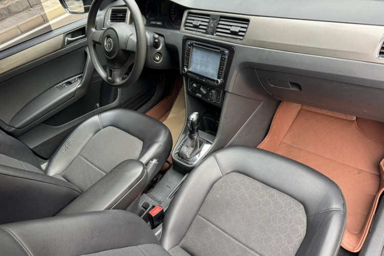 大众 桑塔纳 2015款 1.6L 自动舒适版中控内饰7004