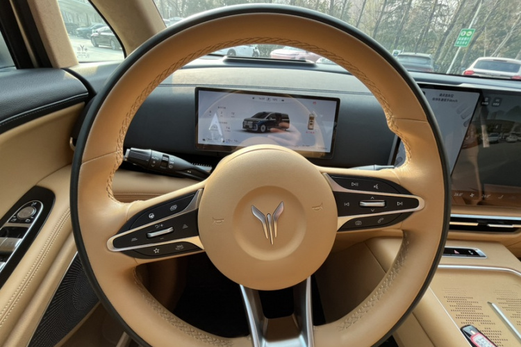 岚图汽车 岚图梦想家 2025款 PHEV 四驱旗舰乾崑版中控内饰7007