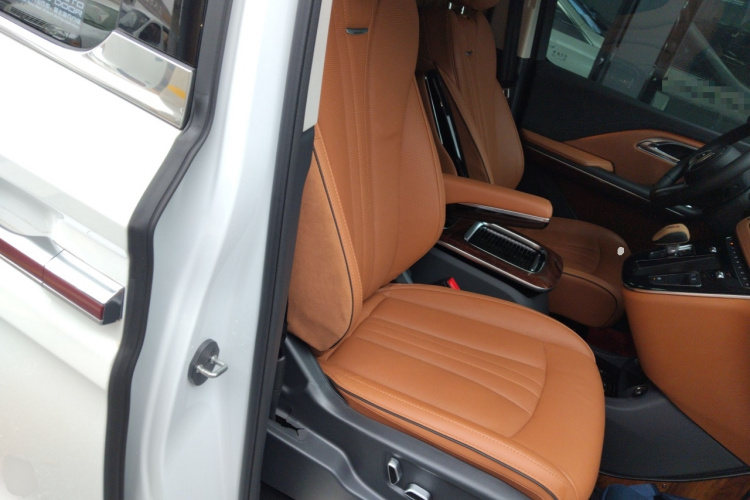 红旗HQ9 2023款 2.0T 智联旗享版局部细节41