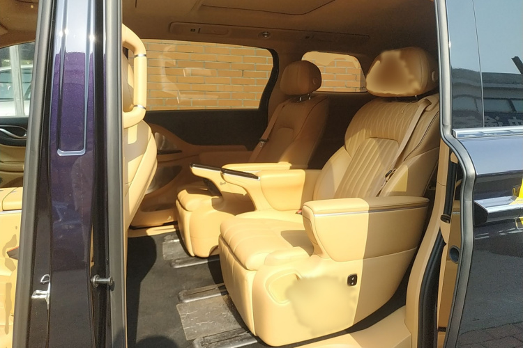 岚图汽车 岚图梦想家 2025款 PHEV 四驱旗舰鲲鹏版中控内饰7004